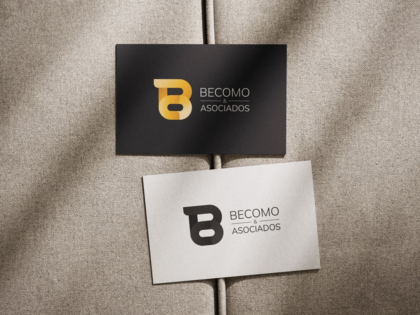 Tarjetas de presentación de Becomo & Asociados en negro y blanco